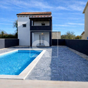 Moderna kuća s tri spavaće sobe i bazenom