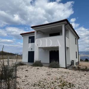 Moderna niskoenergetska kuća u Vrbniku – idealna za život ili investiciju