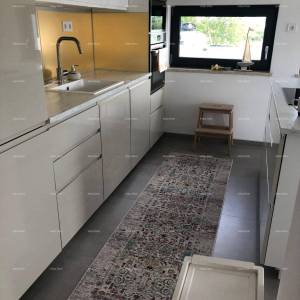 Moderna vila u Istri s pogledom na more, krovnom terasom i uređenim vrtom – 800 m od plaže