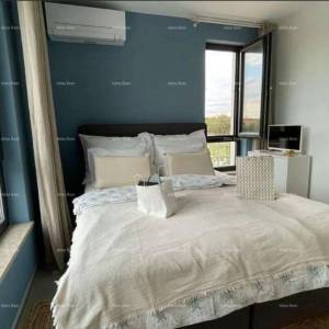 Moderna vila u Istri s pogledom na more, krovnom terasom i uređenim vrtom – 800 m od plaže