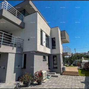 Moderna vila u Istri s pogledom na more, krovnom terasom i uređenim vrtom – 800 m od plaže