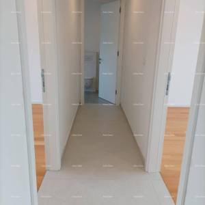 Moderna vila za odmor u zatvorenom kompleksu sa vilama na samoj obali mora.