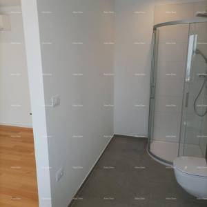 Moderna vila za odmor u zatvorenom kompleksu sa vilama na samoj obali mora.