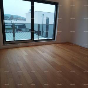 Moderna vila za odmor u zatvorenom kompleksu sa vilama na samoj obali mora.