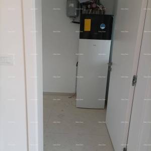 Moderna vila za odmor u zatvorenom kompleksu sa vilama na samoj obali mora.