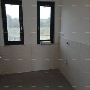 Moderna vila za odmor u zatvorenom kompleksu sa vilama na samoj obali mora.