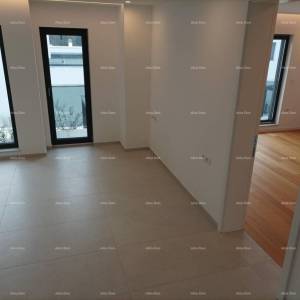 Moderna vila za odmor u zatvorenom kompleksu sa vilama na samoj obali mora.