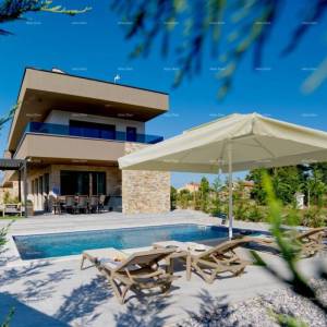 Moderna villa s bazenom i saunom, Marčana!