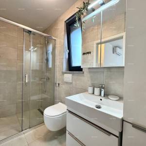 Moderno uređeni stan 200 metara od mora u Banjolama