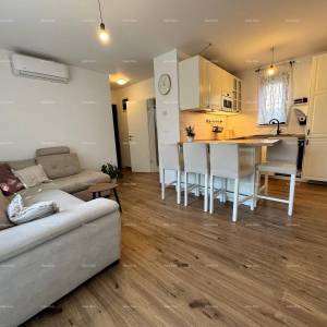 Moderno uređeni stan 200 metara od mora u Banjolama