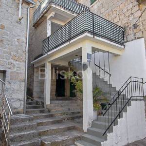 Mravince, prodaja renovirana kamena kuća, 5 soba