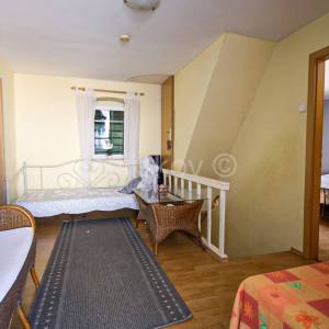 Mravince, prodaja renovirana kamena kuća, 5 soba