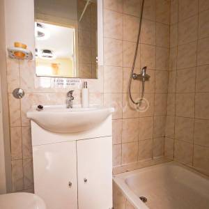 Mravince, prodaja renovirana kamena kuća, 5 soba