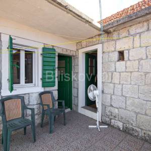 Mravince, prodaja renovirana kamena kuća, 5 soba