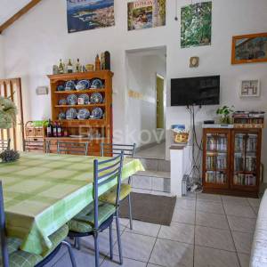 Mravince, prodaja renovirana kamena kuća, 5 soba