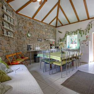 Mravince, prodaja renovirana kamena kuća, 5 soba