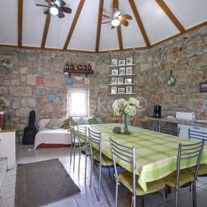 Mravince, prodaja renovirana kamena kuća, 5 soba