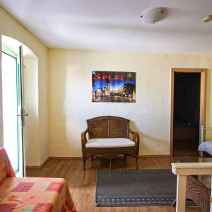 Mravince, prodaja renovirana kamena kuća, 5 soba