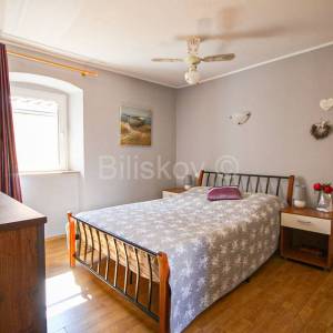 Mravince, prodaja renovirana kamena kuća, 5 soba