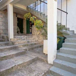 Mravince, prodaja renovirana kamena kuća, 5 soba