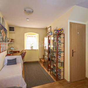 Mravince, prodaja renovirana kamena kuća, 5 soba