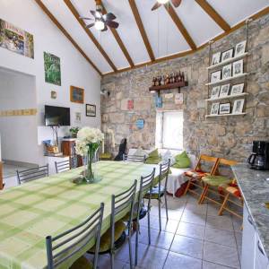 Mravince, prodaja renovirana kamena kuća, 5 soba