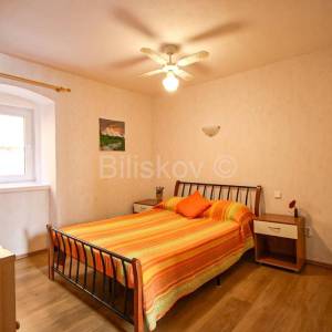 Mravince, prodaja renovirana kamena kuća, 5 soba