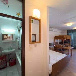 Rezervirano! Na prodaju apartman u Dugoj Uvali – blizina plaže!