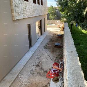 Na prodaju kuća u gradnji s bazenom – Bale, okolica