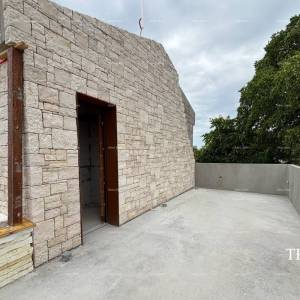 Na prodaju kuća u gradnji s bazenom – Bale, okolica