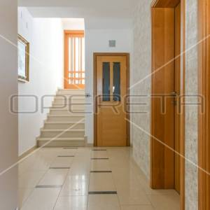 NAJAM, KUĆA, SAMOBOR- PERIVOJ, 200m2+ okućnica
Iznajmljuje se kuća, dvojni objek