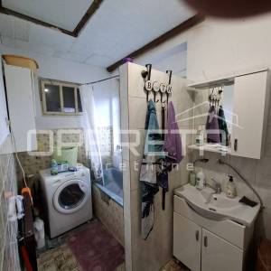 Namještena kuća u prirodnoj idili