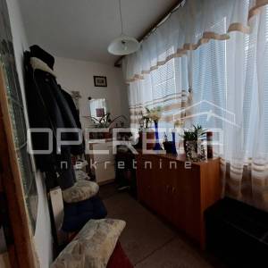 Namještena kuća u prirodnoj idili