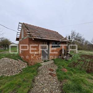 Namještena kuća u prirodnoj idili