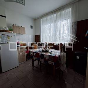 Namještena kuća u prirodnoj idili