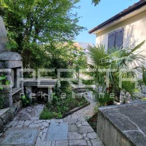 Njivice, Otok Krk – Šarmantna kamena kuća s pogledom na more, velikom terasom i 