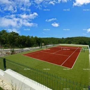 Nova, moderna kuća s bazenom. Blizina Svetog Lovreča.