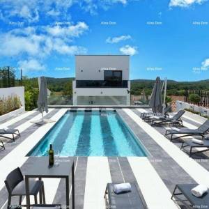 Nova, moderna kuća s bazenom. Blizina Svetog Lovreča.