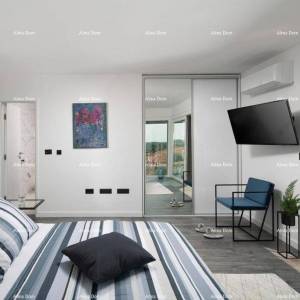 Nova, moderna kuća s bazenom. Blizina Svetog Lovreča.