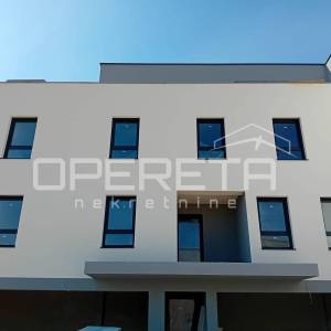 Novi stan u Vrboskoj (Hvar) – stan na prvom katu s lođom