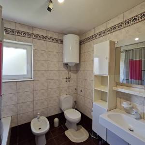 NOVI VINODOLSKI - Apartman sa zajedničkim bazenom i pogledom na more