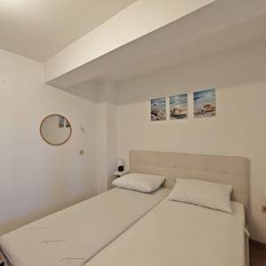 NOVI VINODOLSKI - Apartman sa zajedničkim bazenom i pogledom na more