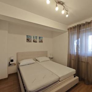 NOVI VINODOLSKI - Apartman sa zajedničkim bazenom i pogledom na more