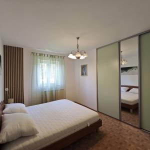 NOVI VINODOLSKI - Apartman sa zajedničkim bazenom i pogledom na more