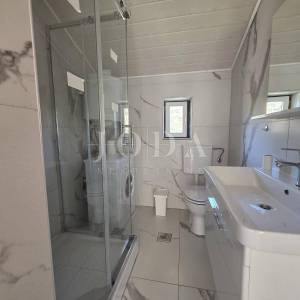 NOVI VINODOLSKI, samostojeća kuća sa dva stana