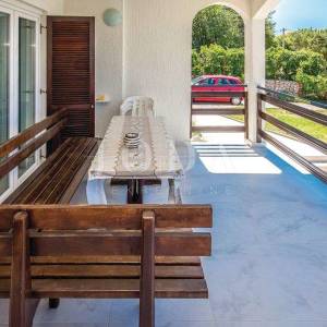 NOVI VINODOLSKI, samostojeća kuća sa dva stana