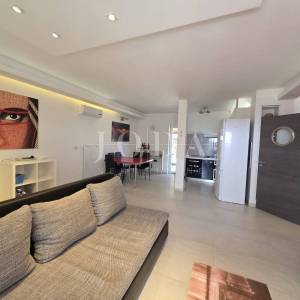 NOVI VINODOLSKI, samostojeća kuća sa dva stana