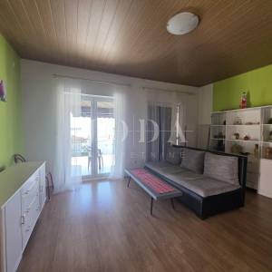 NOVI VINODOLSKI, samostojeća kuća sa dva stana