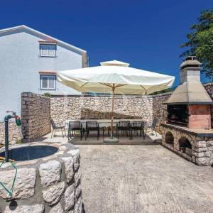 NOVI VINODOLSKI, samostojeća kuća sa dva stana