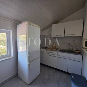 NOVI VINODOLSKI, samostojeća kuća sa dva stana